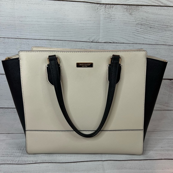 kate spade Handbags - Kate Spade Laurel Way Hadlee crossbody satchel
